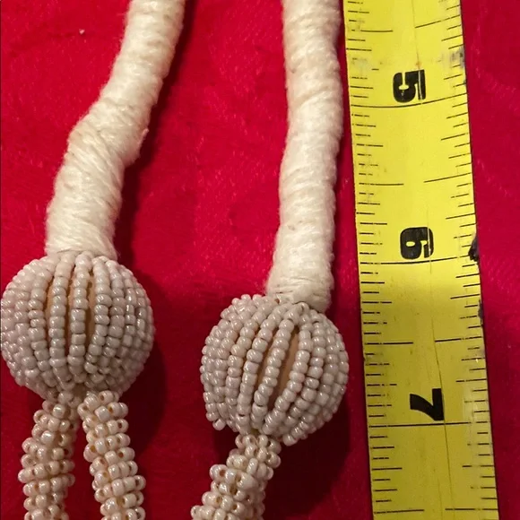 Elegant Cream Beaded Necklace with robe detail - Picture 9 of 13